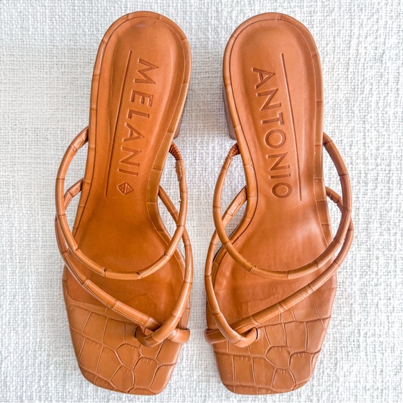 Antonio Melani block heel sandals. - Picture 4 of 11